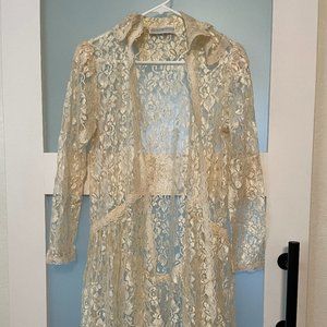 Stunning Jessica McClintock Lace Robe